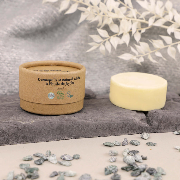 démaquillant solide à l'huile de jojoba comme avant naturel