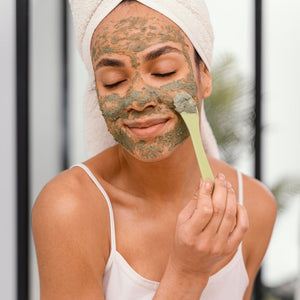 L'argile verte comme solution naturelle contre les boutons et l'acné