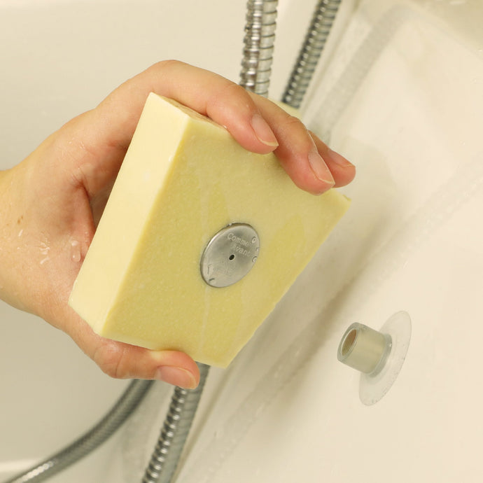 Porte-savon aimanté et savon naturel : comment composer le duo cadeau zéro déchet parfait