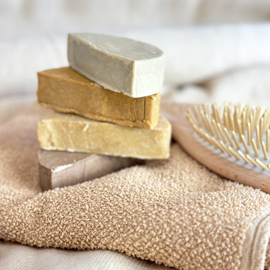 Cheveux bouclés routine naturelle : préserver vos boucles et votre couleur lavage après lavage
